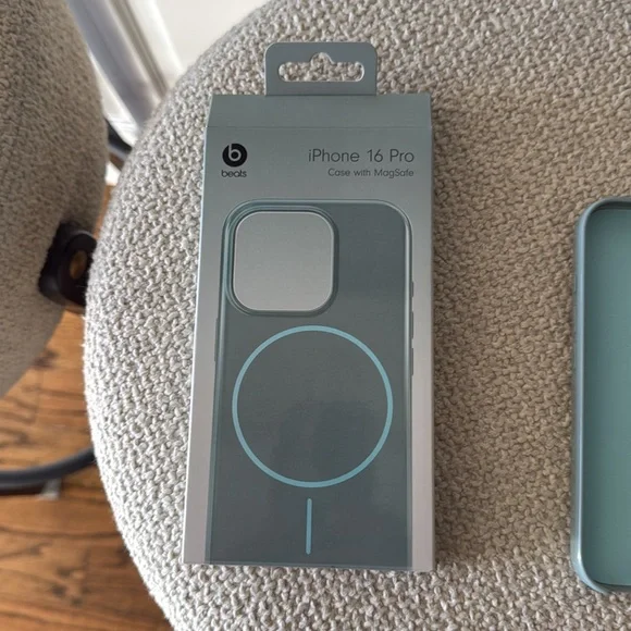 iPhone case - Picture 5 of 8